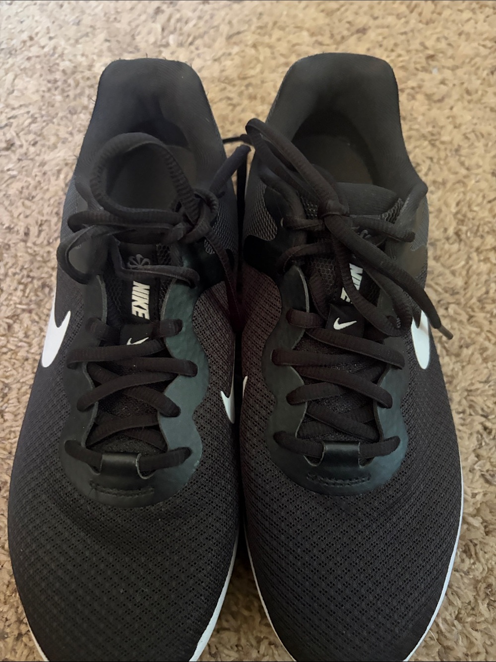 Nike Womens Revolution 6 Running Shoes Black/White size 9